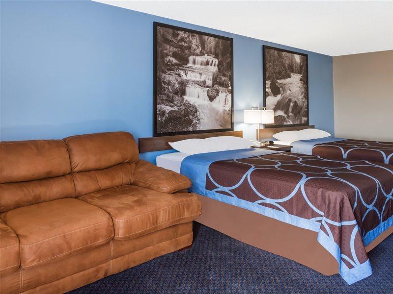 Boarders Inn & Suites By Cobblestone Hotels Columbus Exteriör bild